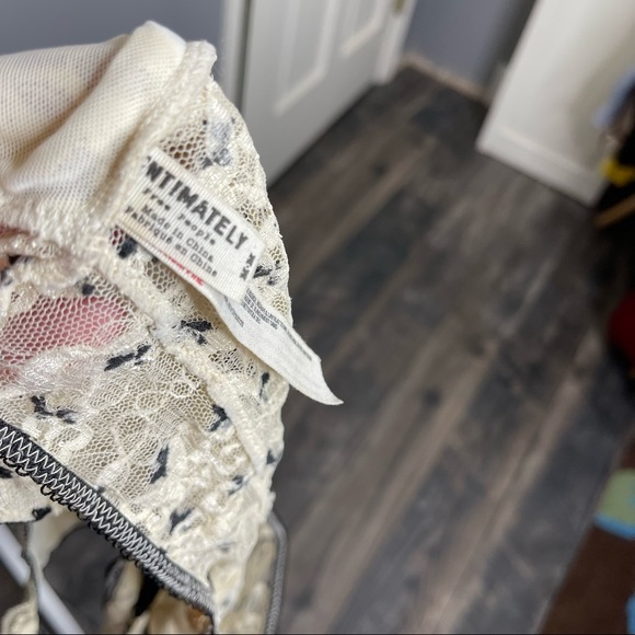 FREE PEOPLE Intimates Cream Spandex Blend Bow Detail Strap Bralette Medium - Picture 3 of 3